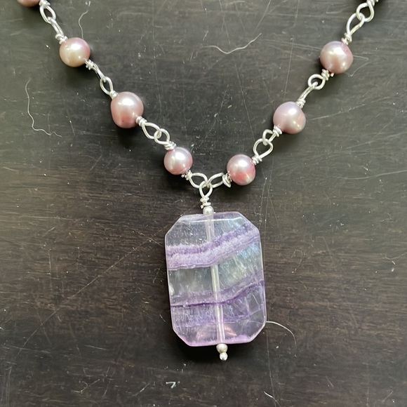 Handmade purple freshwater pearl necklace - Picture 2 of 4